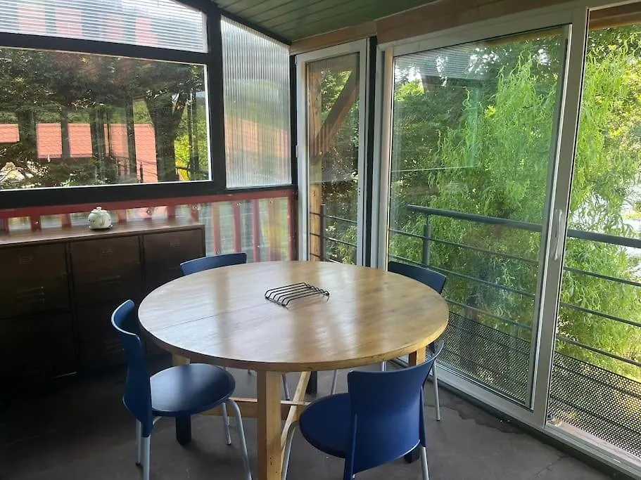 Chalet Les Pieds Dans L'Eau Lacapelle-Viescamp France
